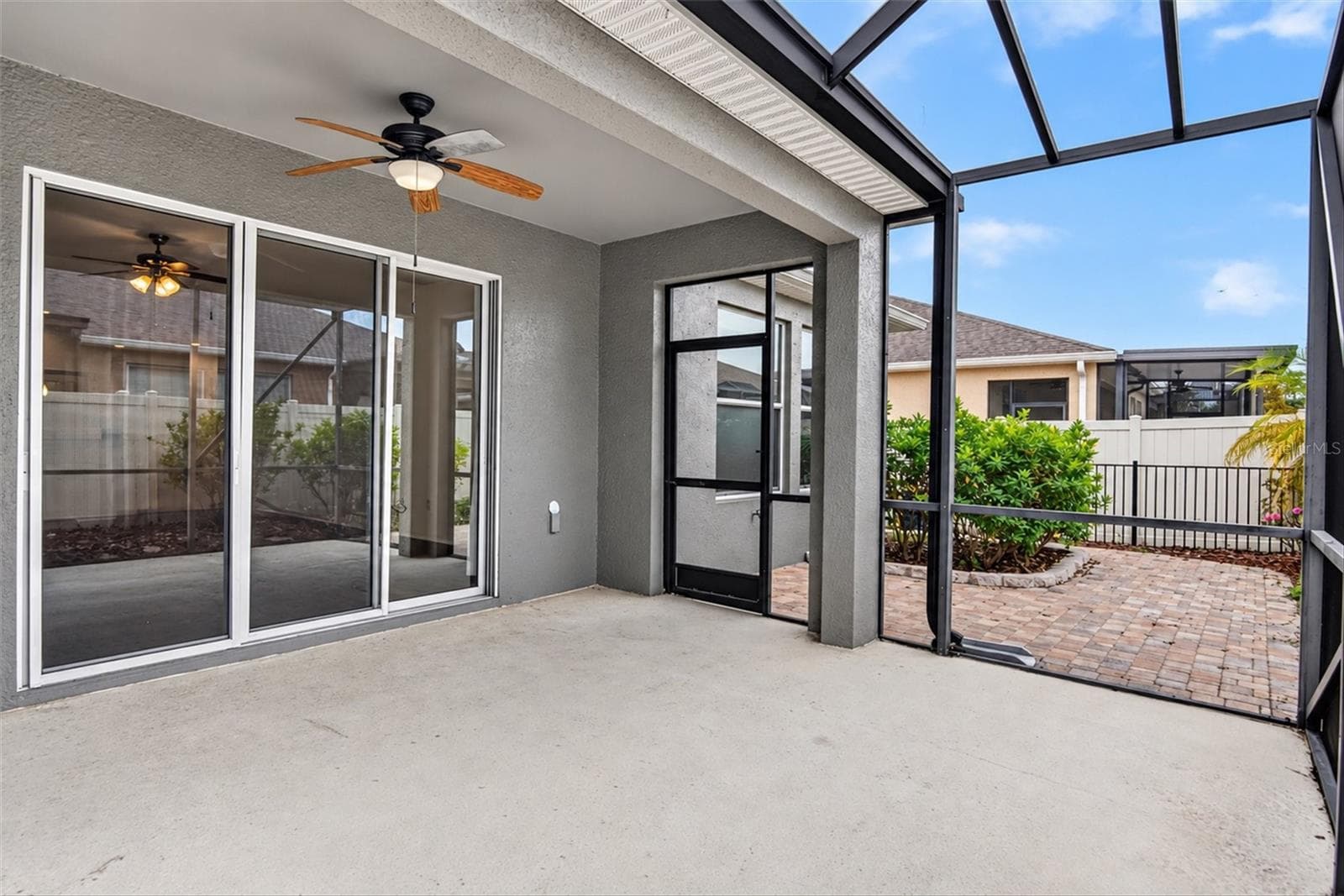 Additional view of the screened lanai with direct access from the living area. - 2153 BARRACUDA CT, HOLIDAY