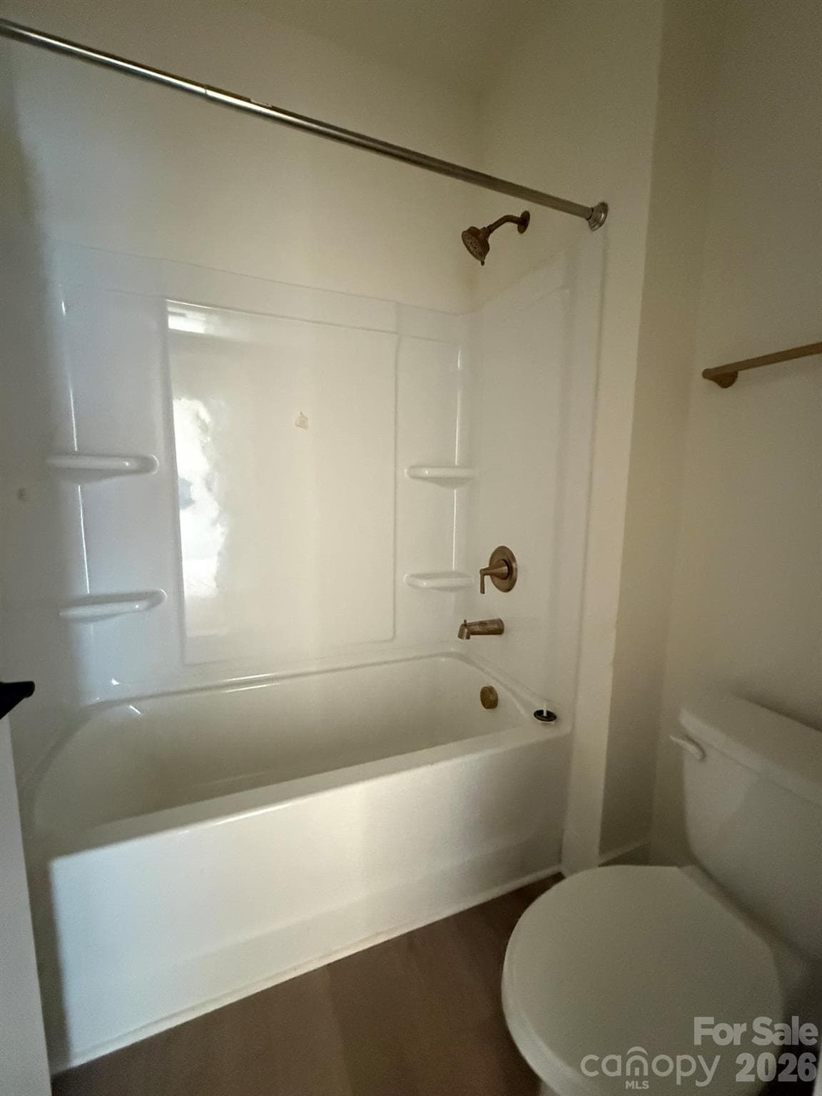 Bath 3 - 2215 Caravan Lane, Stanley