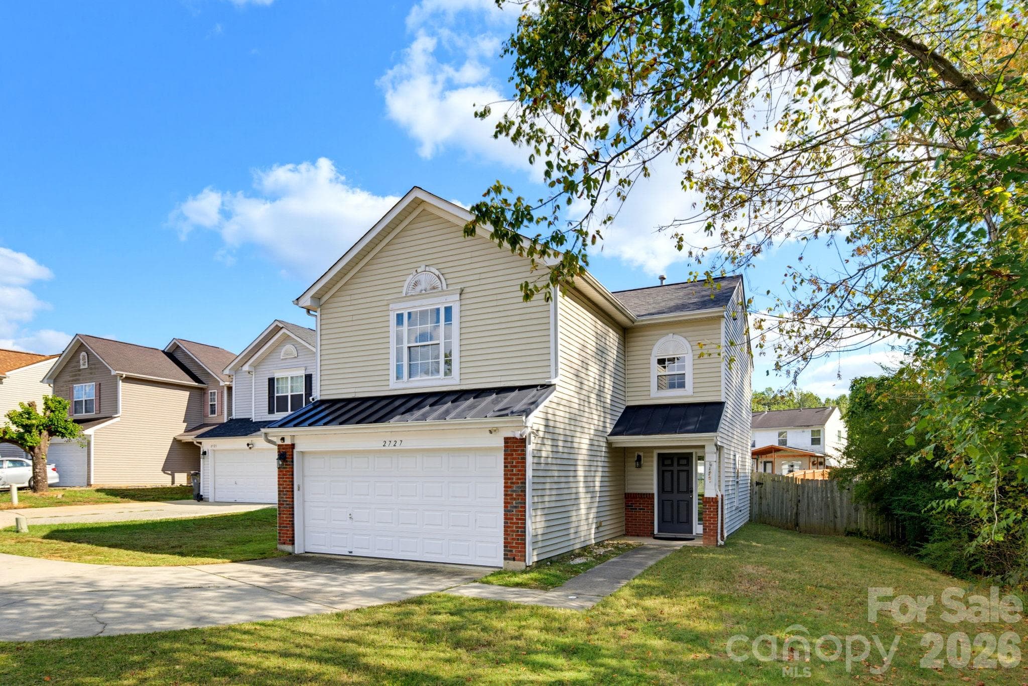 Single Family Residence at 2727 North Valley Court, Charlotte, photo 3 of 38