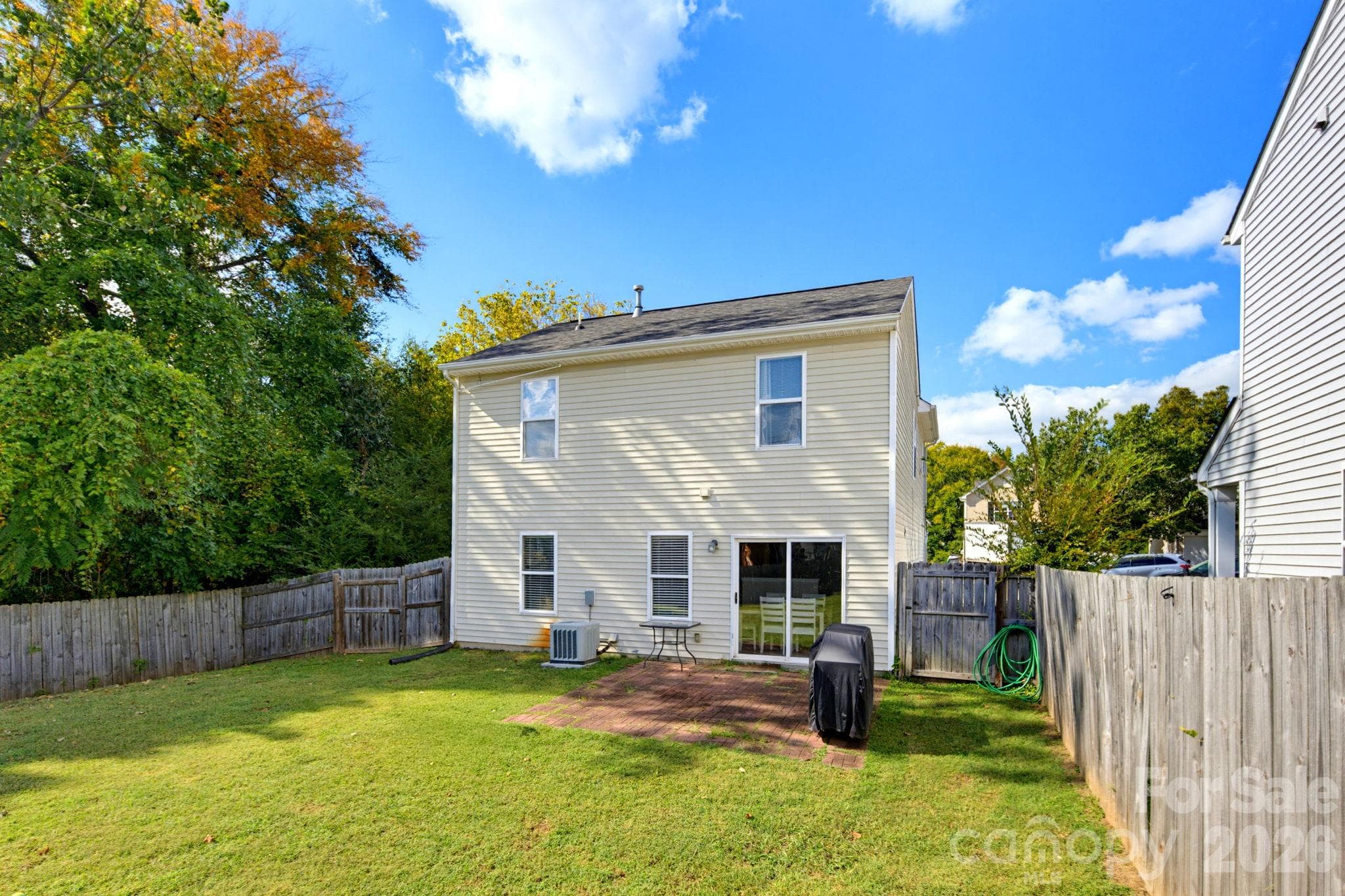 Single Family Residence at 2727 North Valley Court, Charlotte, photo 7 of 38