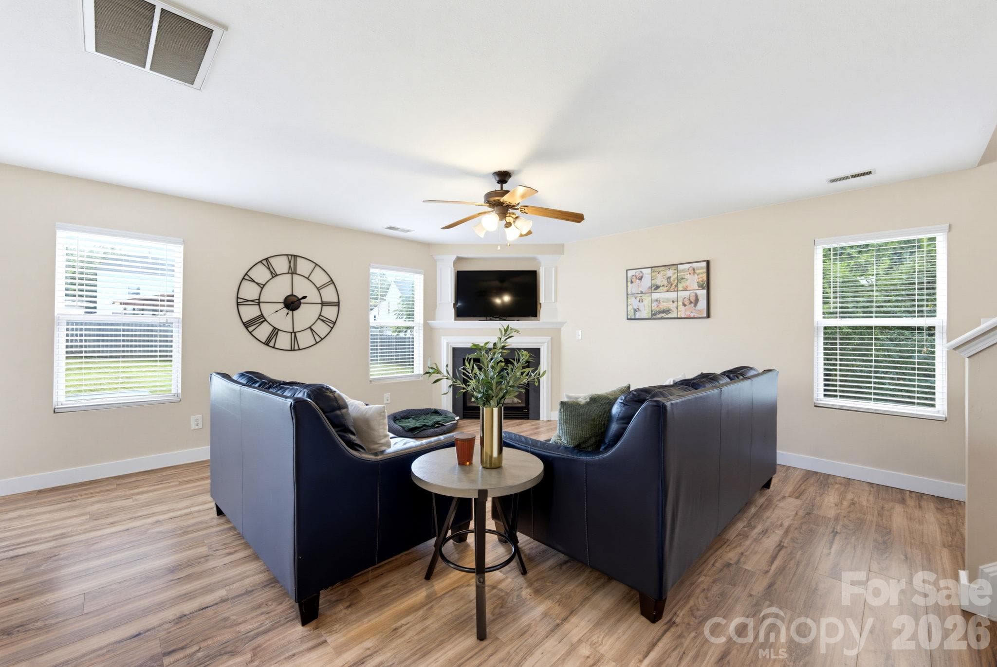 Single Family Residence at 2727 North Valley Court, Charlotte, photo 12 of 38