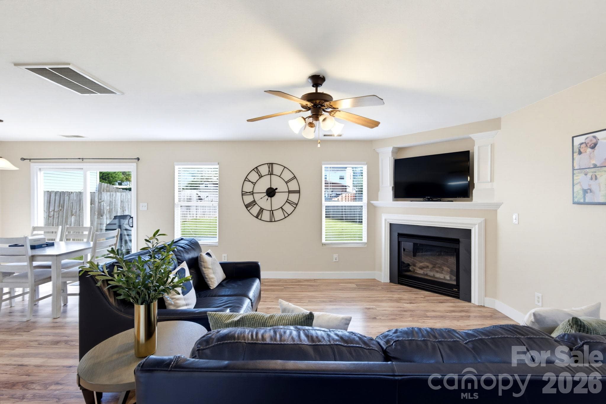 Single Family Residence at 2727 North Valley Court, Charlotte, photo 13 of 38