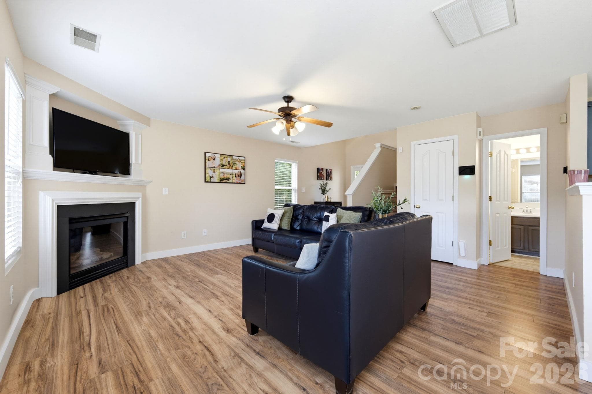 Single Family Residence at 2727 North Valley Court, Charlotte, photo 15 of 38