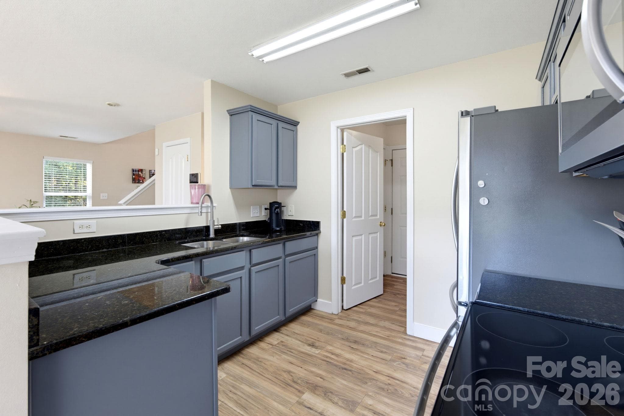 Single Family Residence at 2727 North Valley Court, Charlotte, photo 19 of 38