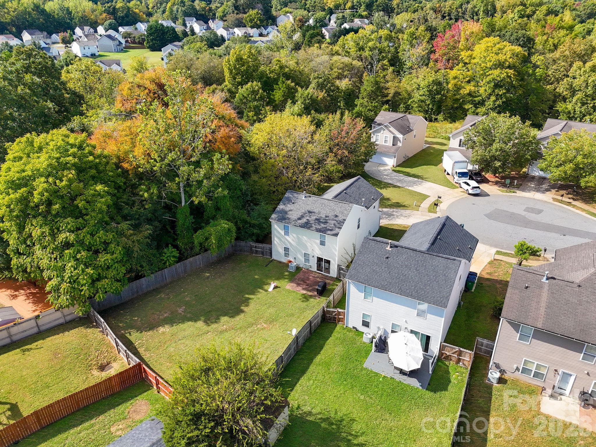 Single Family Residence at 2727 North Valley Court, Charlotte, photo 9 of 38