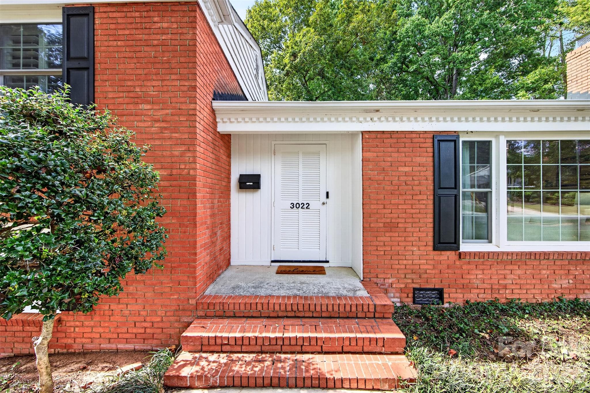 Single Family Residence at 3022 Finley Place, Charlotte, photo 2 of 45