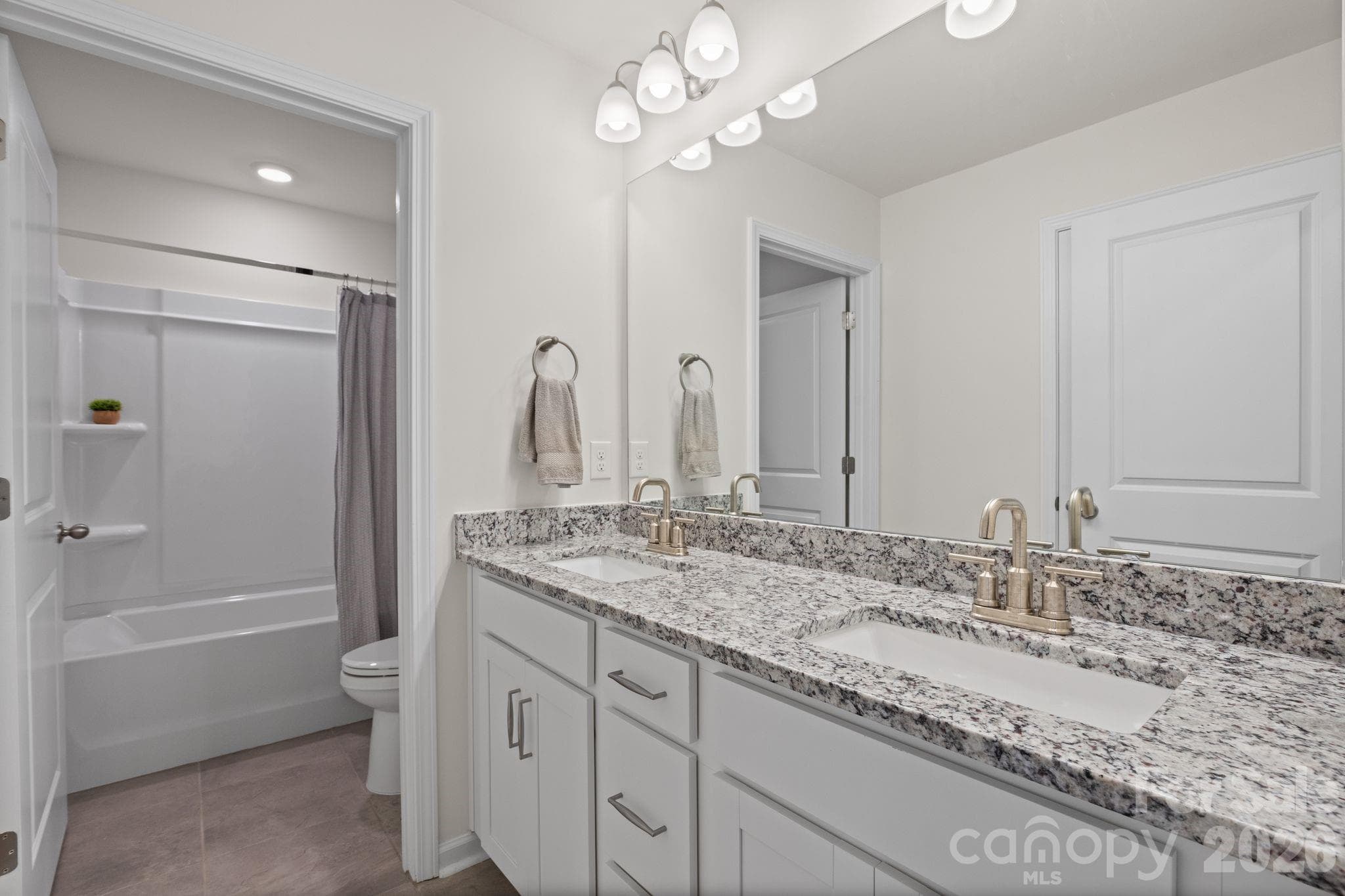 Single Family Residence at 30 Silverthorne Court, Hendersonville, photo 38 of 48