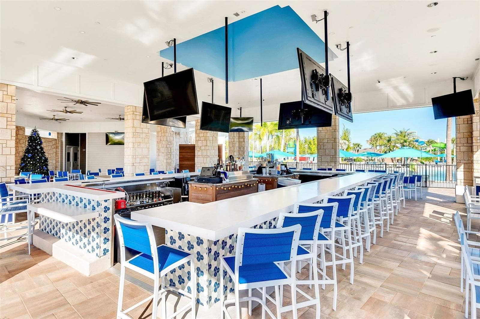 Outside bar by the pool - 4186 LANA AVE, DAVENPORT