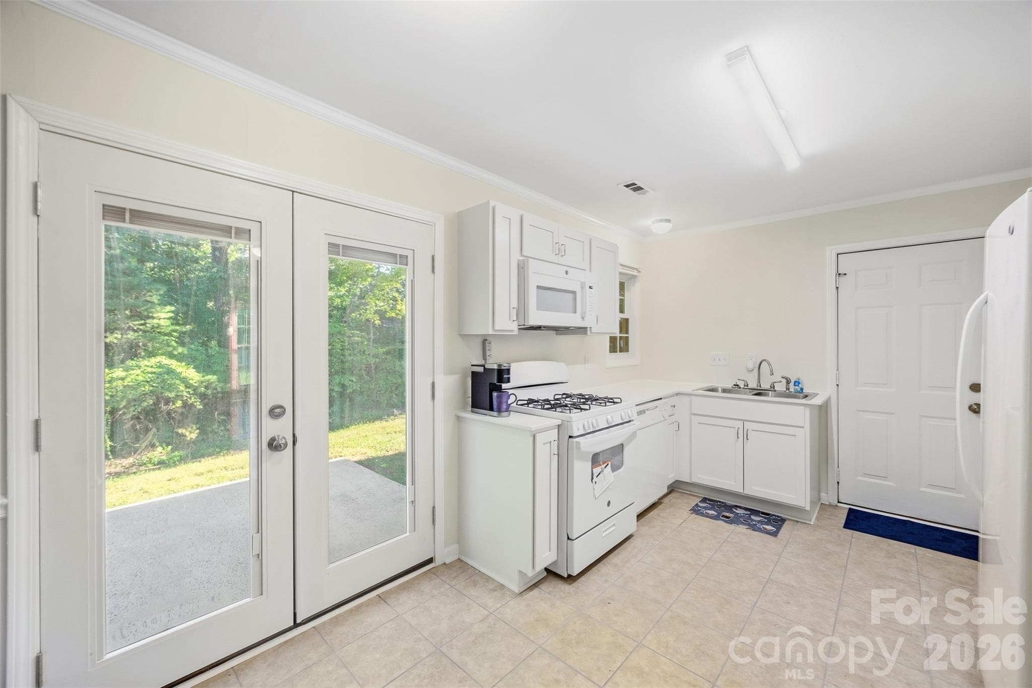 Easy, level access to backyard - 2374 Eagle Glen Court, Gastonia