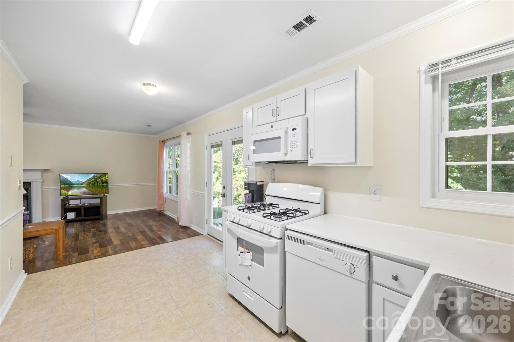 Clean & Crisp! - 2374 Eagle Glen Court, Gastonia