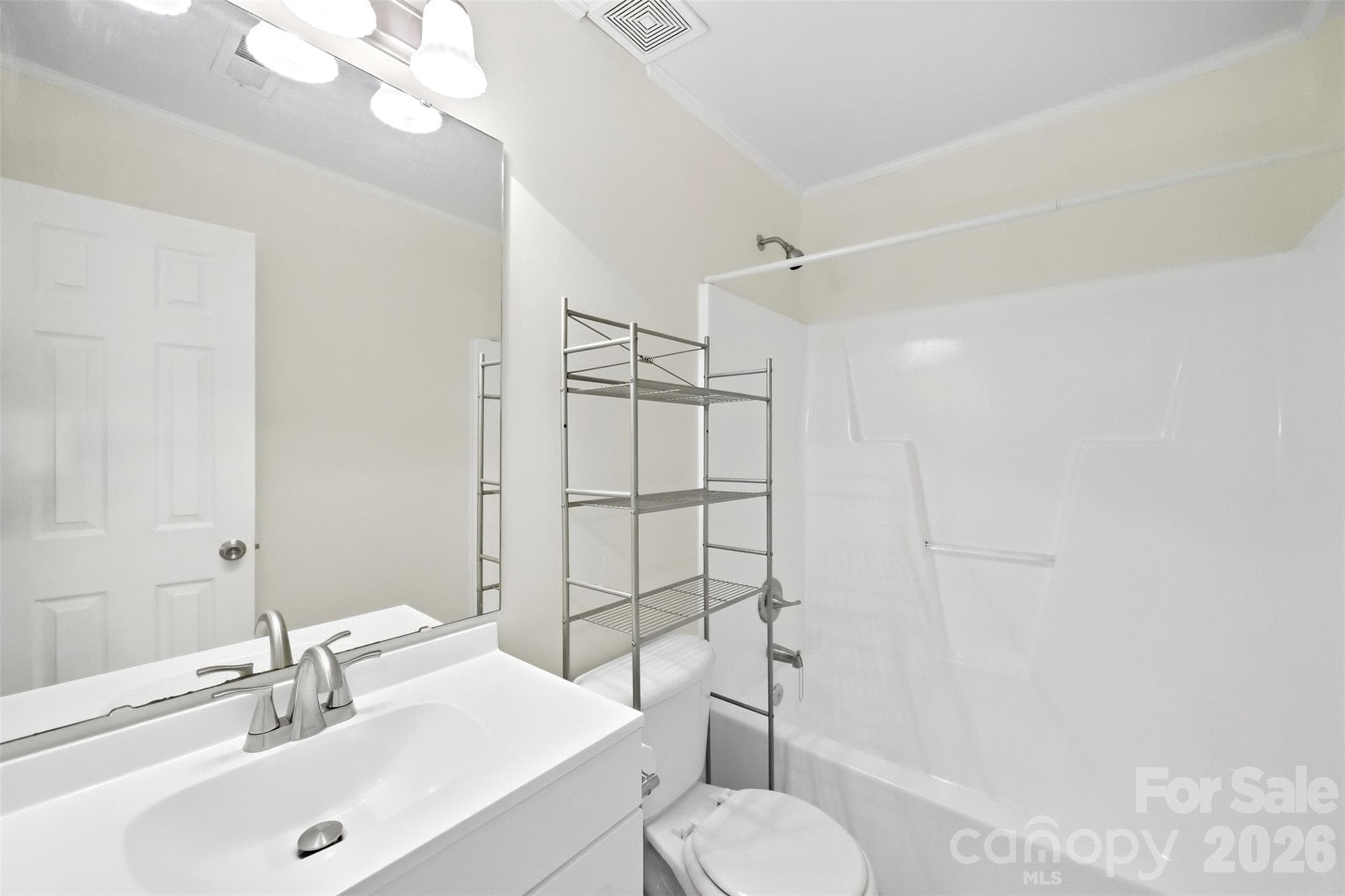 Hallway Bathroom - 2374 Eagle Glen Court, Gastonia