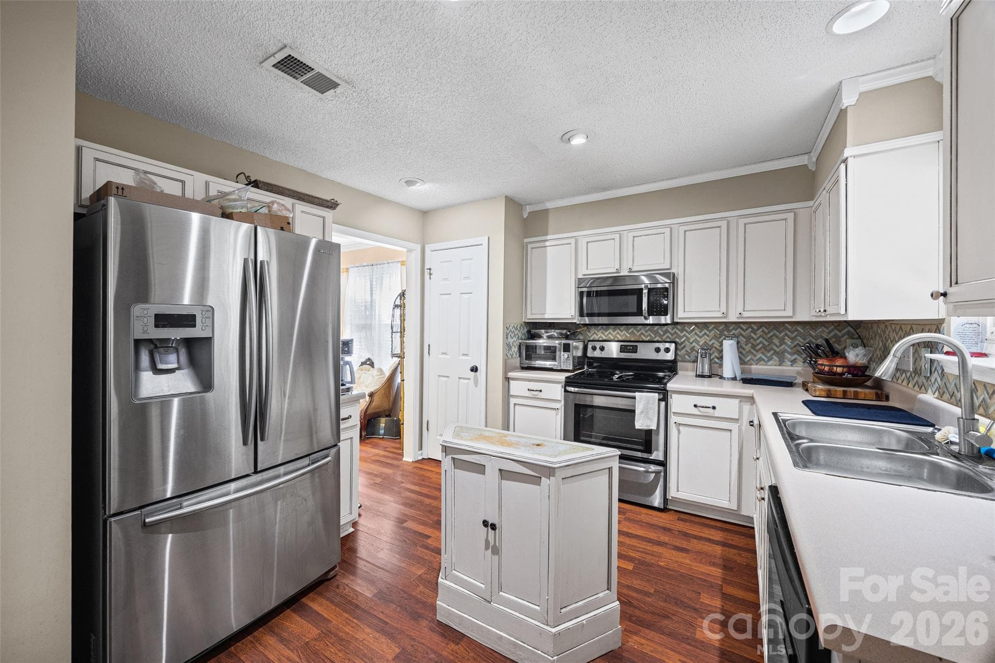 Single Family Residence at 1277 Winding Path Road, Lake Wylie, photo 4 of 16