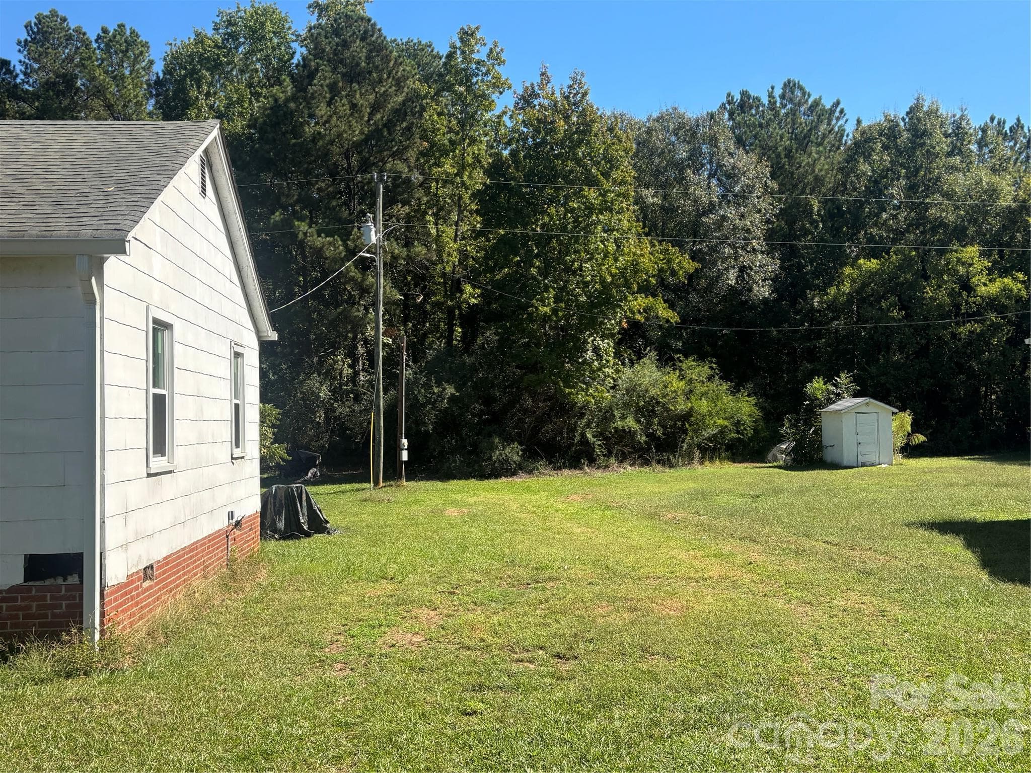 Good view of side yard from the front yard - 2615 S Anderson Road, Catawba