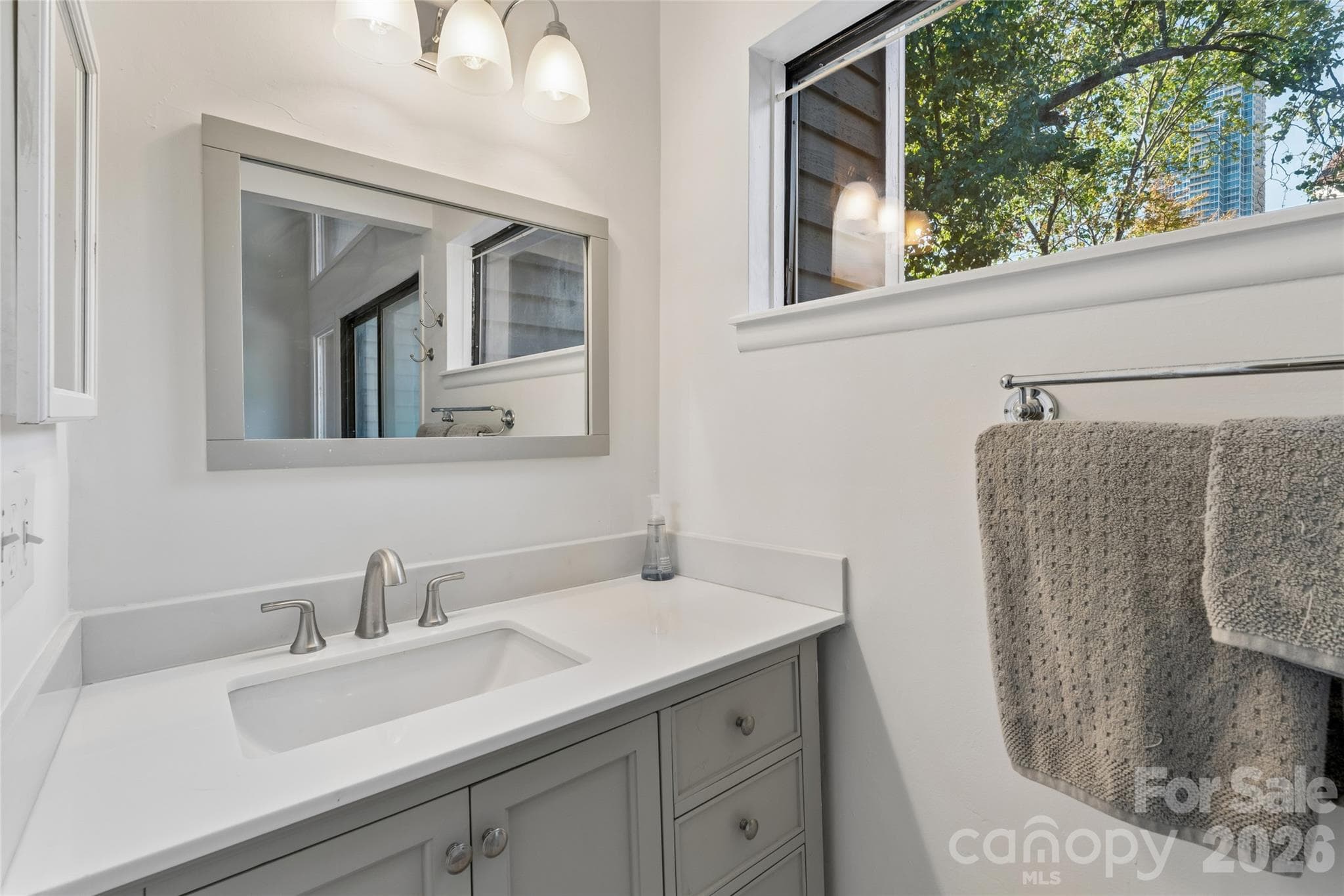 Condominium at 422 W 8th Street, Charlotte, photo 7 of 35
