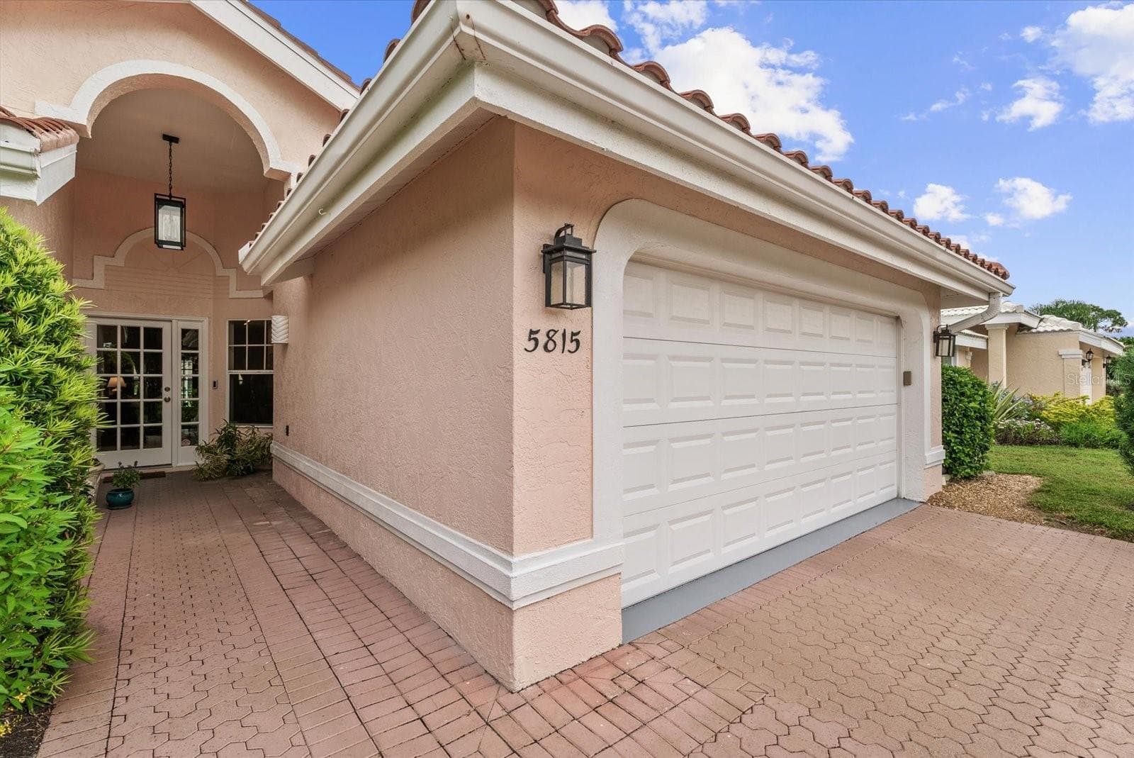 Front Home - 5815 FAIRWOODS CIR, SARASOTA