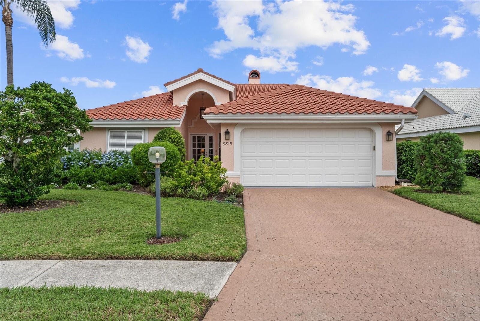 Front Home - 5815 FAIRWOODS CIR, SARASOTA