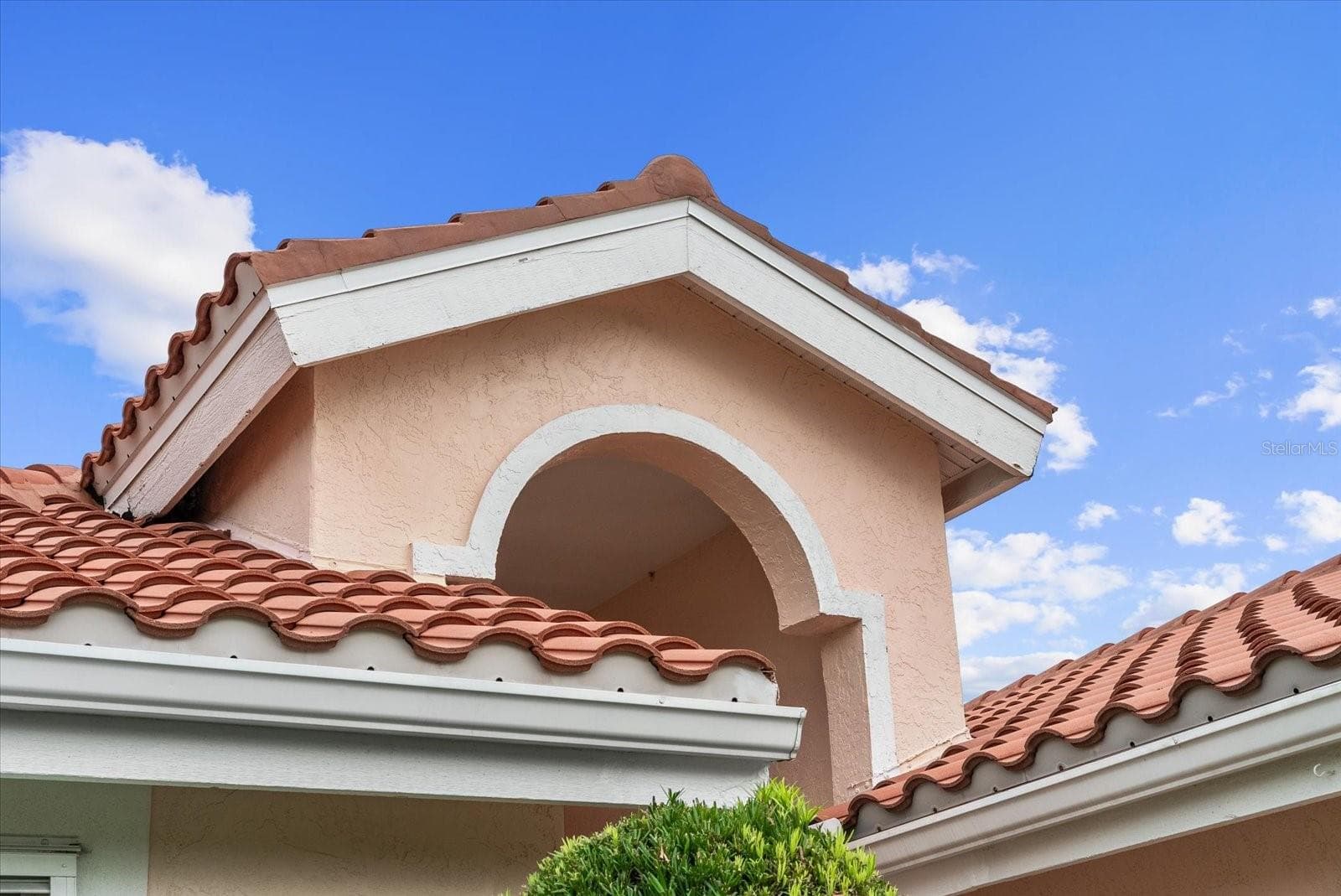 Front Home - 5815 FAIRWOODS CIR, SARASOTA