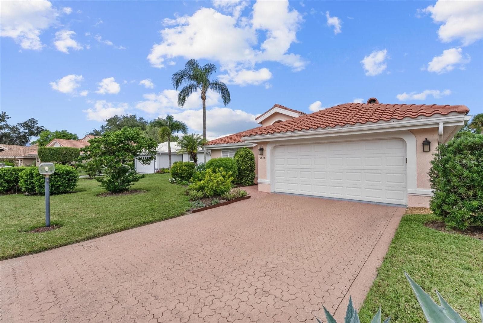 Front Home - 5815 FAIRWOODS CIR, SARASOTA