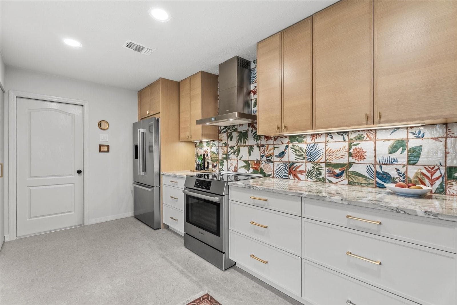 Renovated Kitchen - 5815 FAIRWOODS CIR, SARASOTA