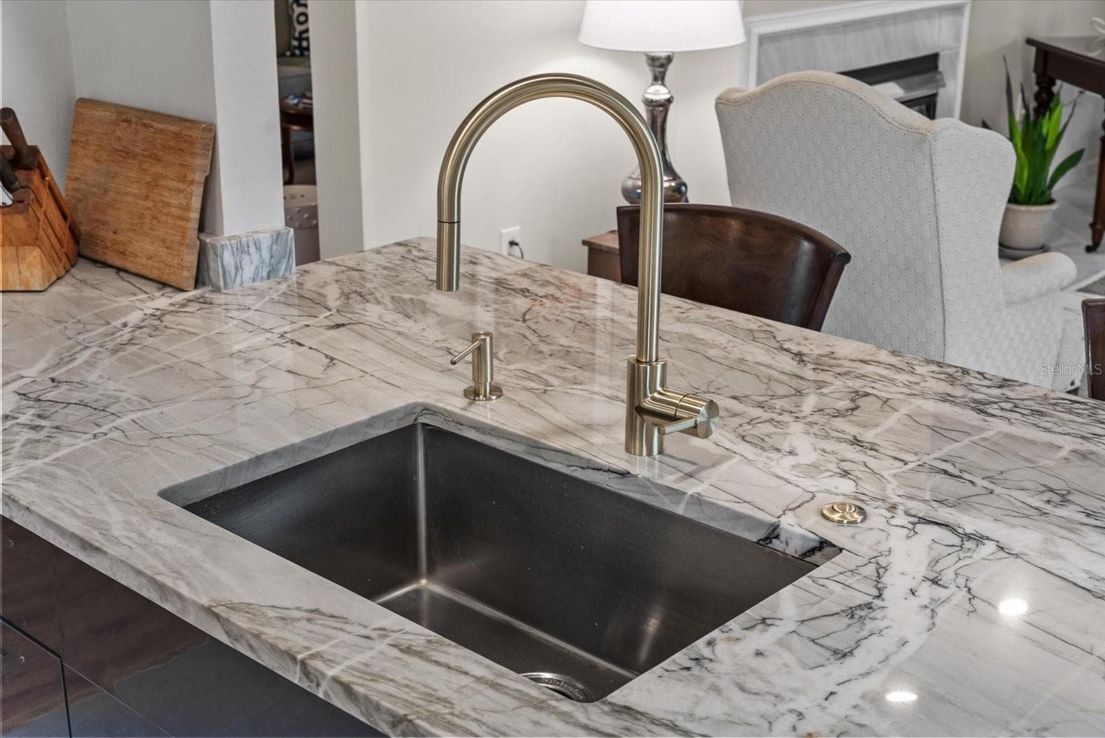 Quartzite Kitchen Countertops - 5815 FAIRWOODS CIR, SARASOTA