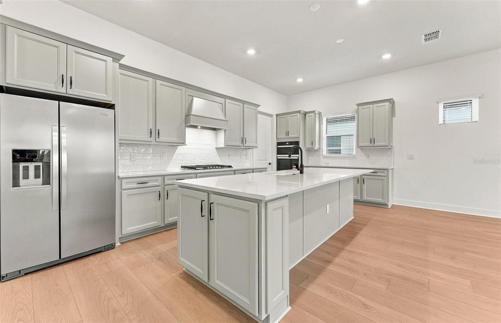 Stylish Built-in Kitchen - 11316 CLAY AVE, PARRISH