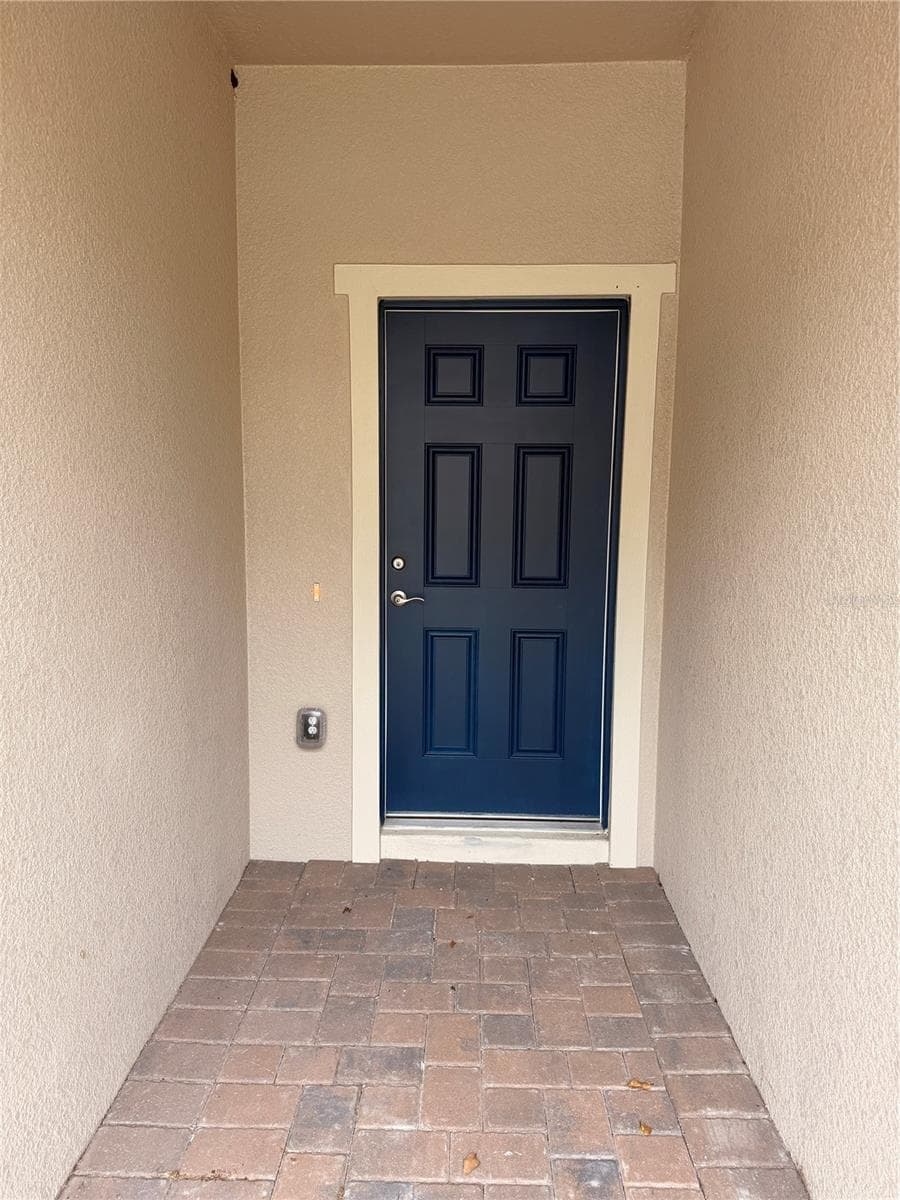Front door - 915 LAKEFRONT VILLAGE DR, CLERMONT