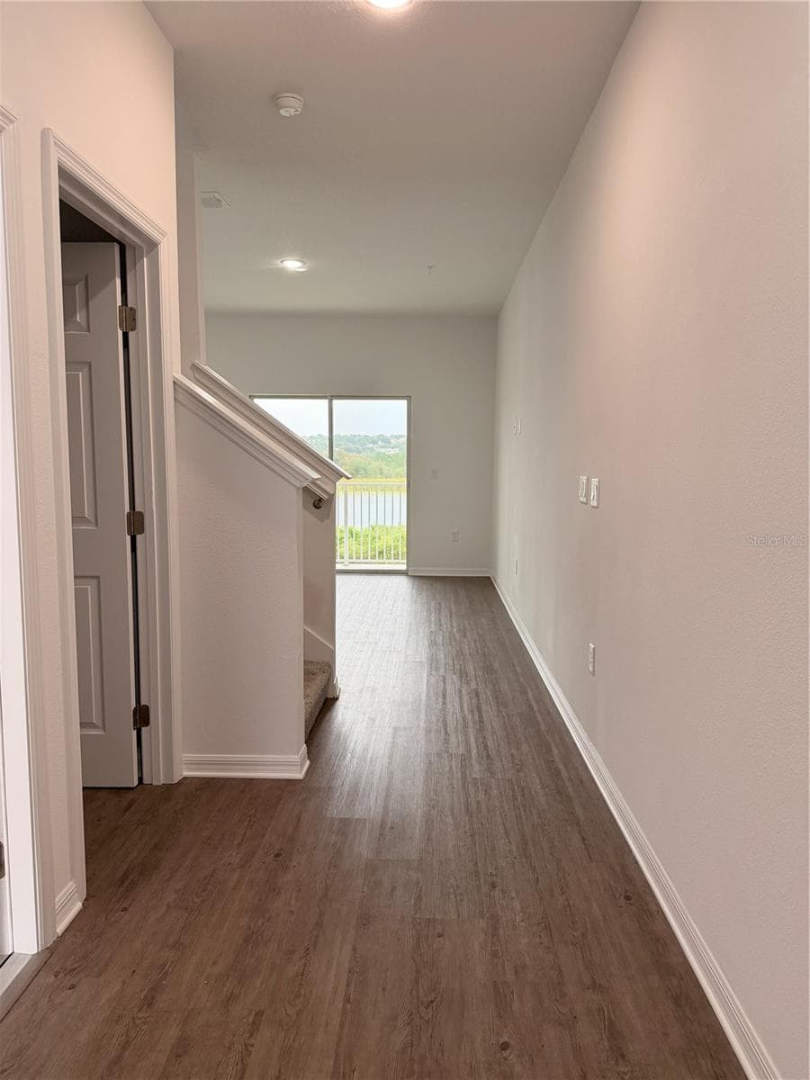 Entering home - 915 LAKEFRONT VILLAGE DR, CLERMONT
