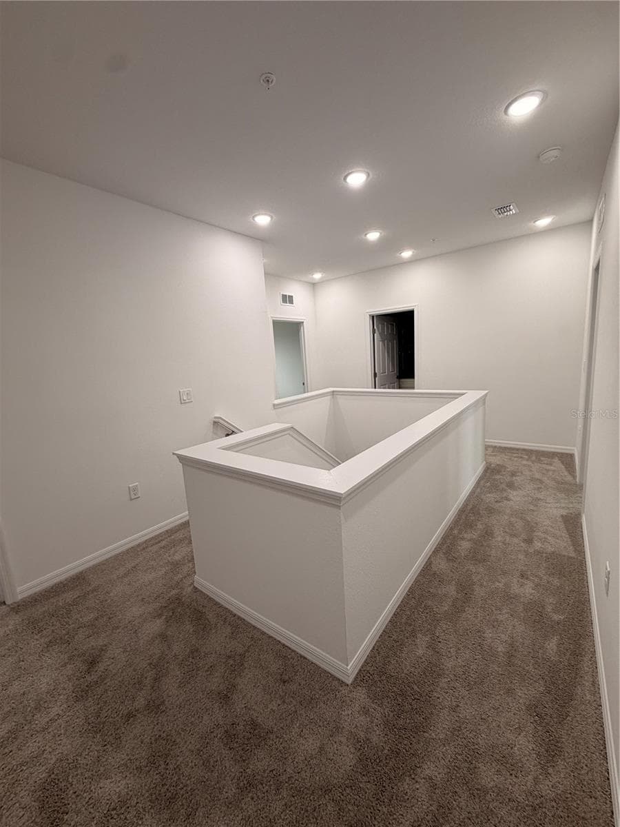 Second floor halls - 915 LAKEFRONT VILLAGE DR, CLERMONT