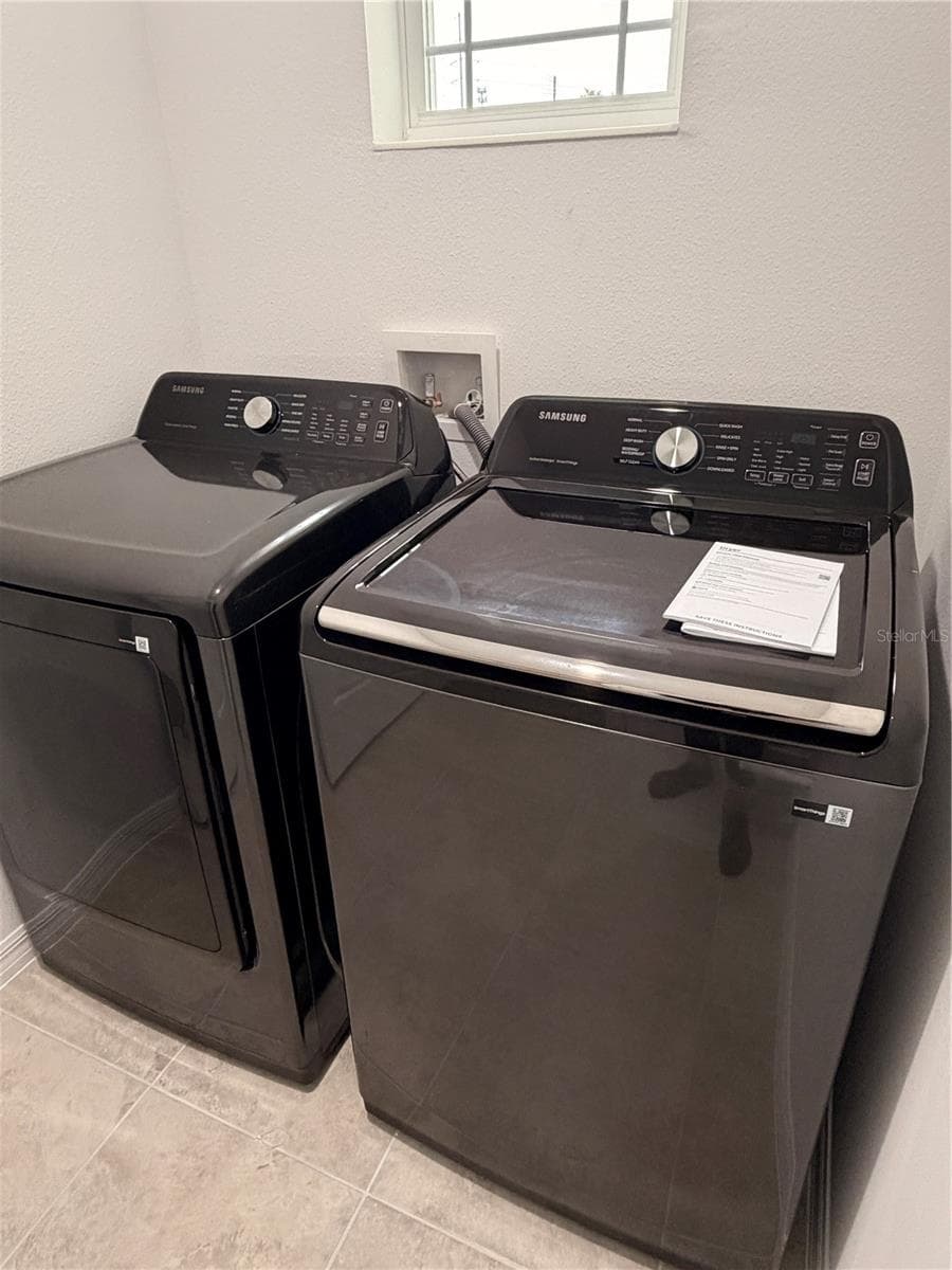 Laundry room with brand new Samsung washer/dryer - 915 LAKEFRONT VILLAGE DR, CLERMONT