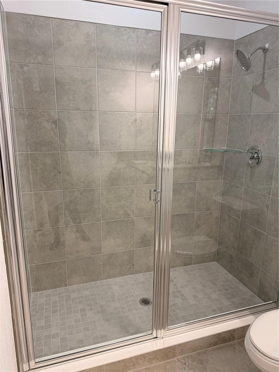 Master bathroom shower - 915 LAKEFRONT VILLAGE DR, CLERMONT