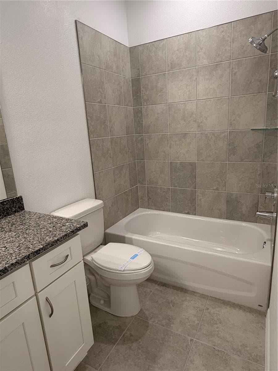 2nd bathroom - 915 LAKEFRONT VILLAGE DR, CLERMONT