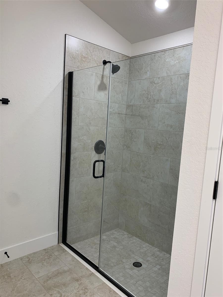 Owners tile shower - 11611 GRACE RD, WEEKI WACHEE