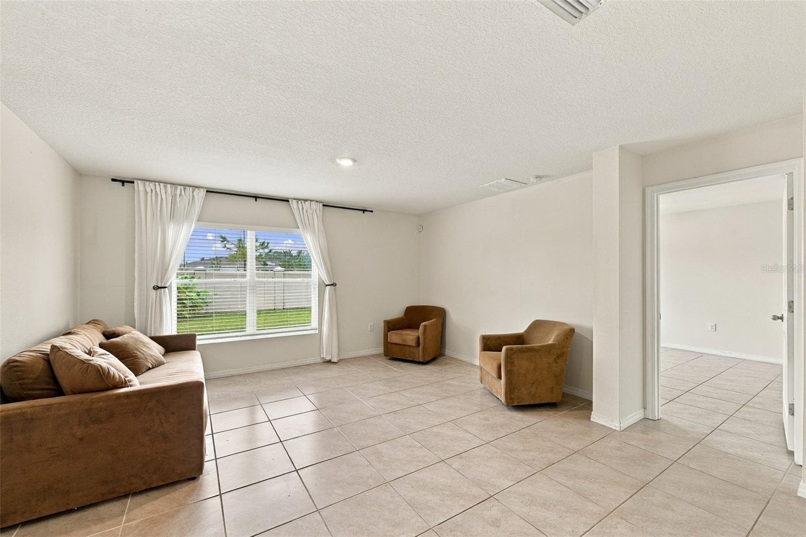 Single Family Residence at 7980 BROAD POINTE DR, ZEPHYRHILLS, photo 15 of 46