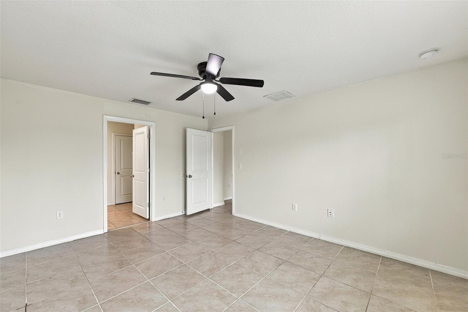 Single Family Residence at 7980 BROAD POINTE DR, ZEPHYRHILLS, photo 17 of 46