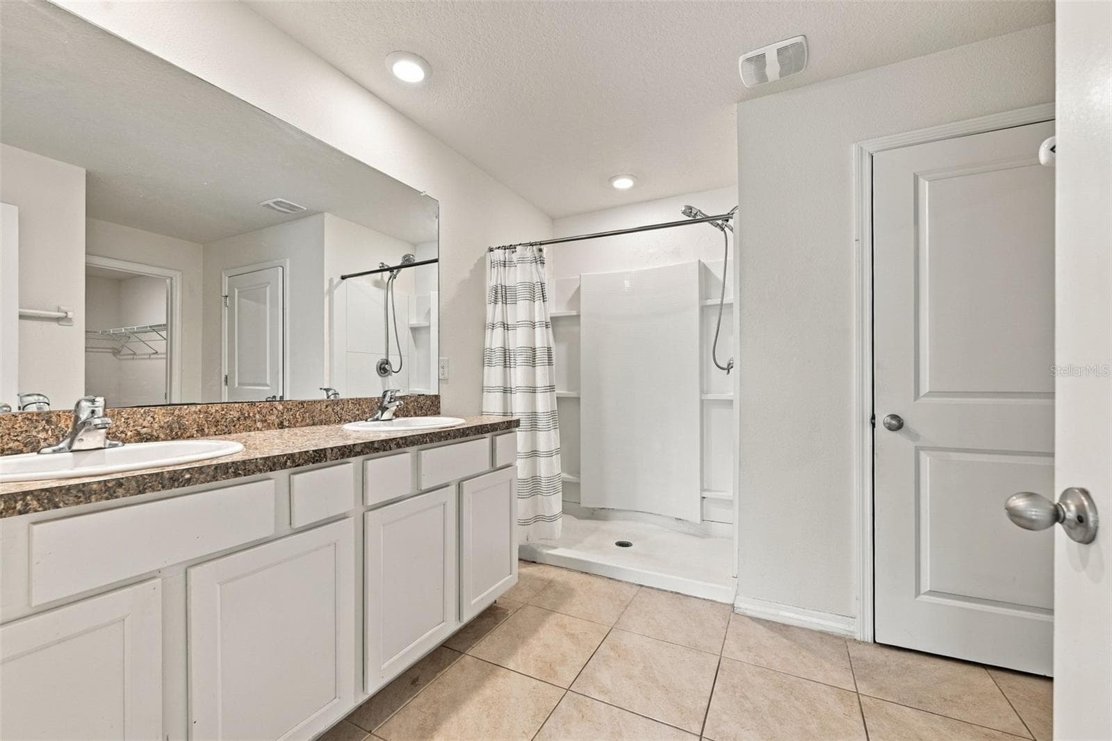 Single Family Residence at 7980 BROAD POINTE DR, ZEPHYRHILLS, photo 20 of 46
