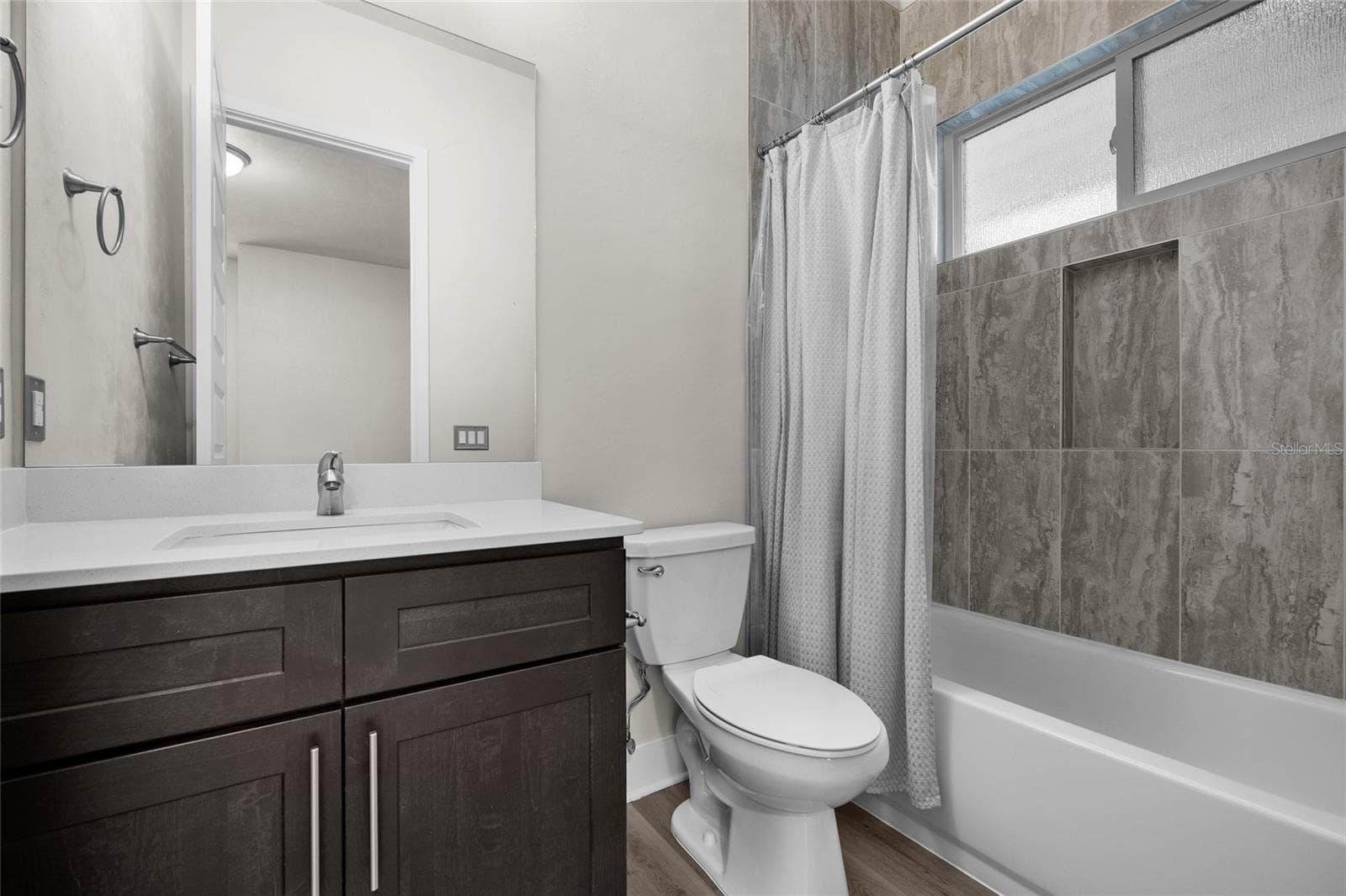 3rd Full Ensuite Bathroom - 1329 NW 132ND BLVD, NEWBERRY