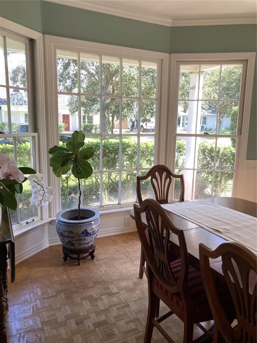 Floor to Ceiling Bow window in the Dining Room - 4414 W WATROUS AVE, TAMPA