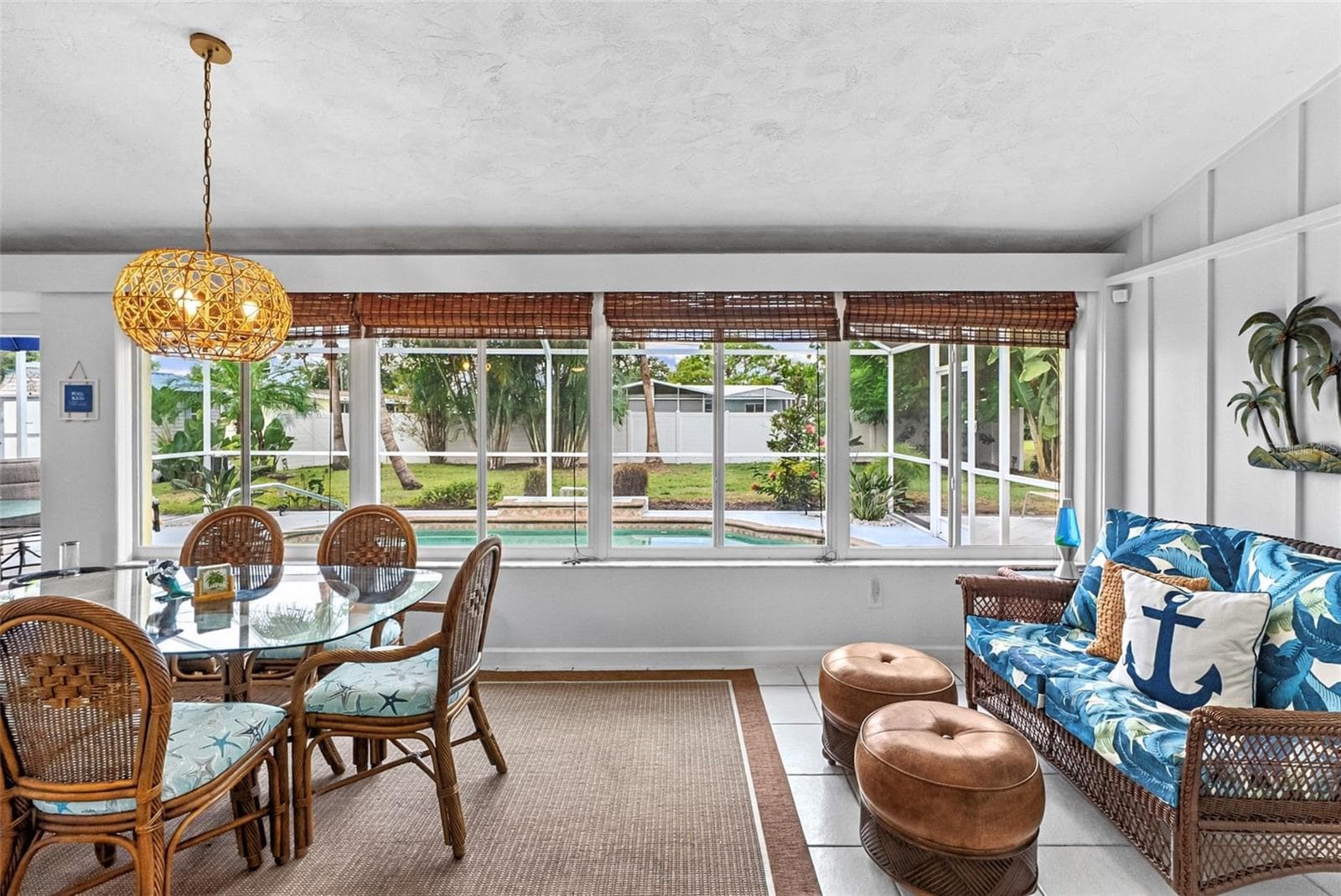 Florida room with dining and sitting areas overlooking the pool. - 912 CHURCH ST, VENICE
