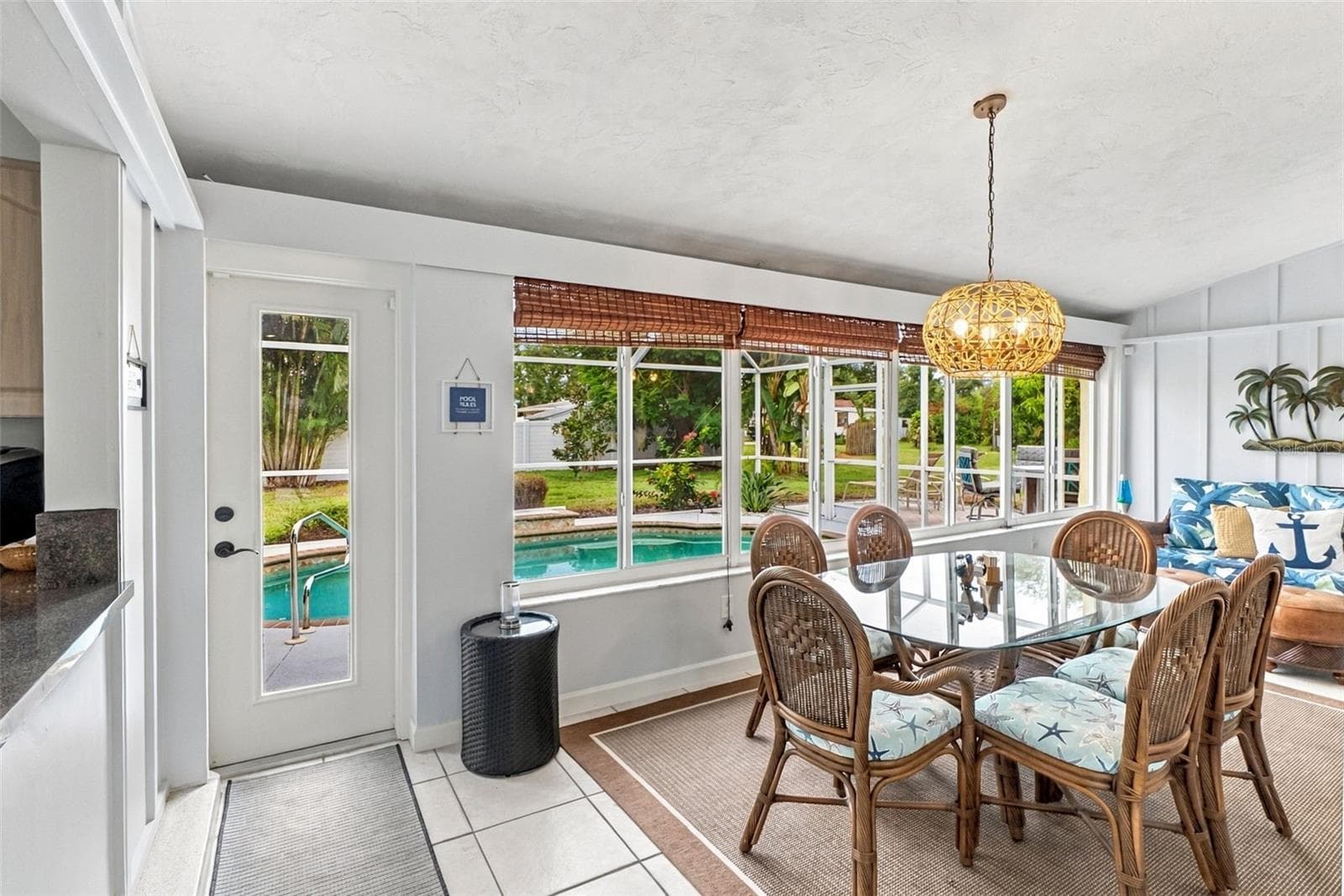 Florida room with access to the screened pool patio. - 912 CHURCH ST, VENICE