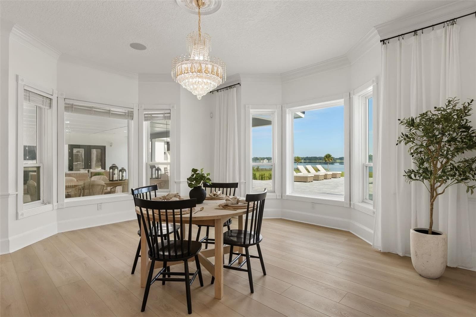 Breakfast Nook - 7703 SADLER RD, MOUNT DORA