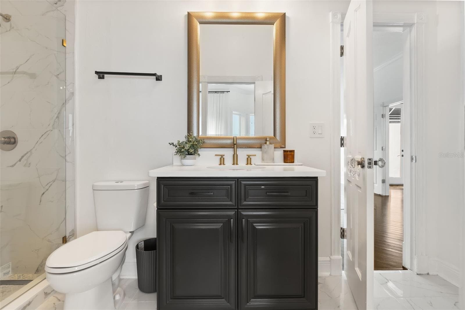 Shared Ensuite Bathroom (upstairs) - 7703 SADLER RD, MOUNT DORA