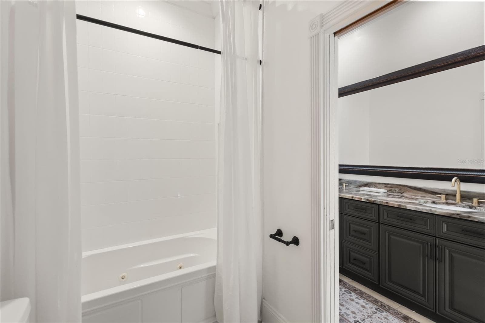 Upstairs Hall Bathroom - 7703 SADLER RD, MOUNT DORA