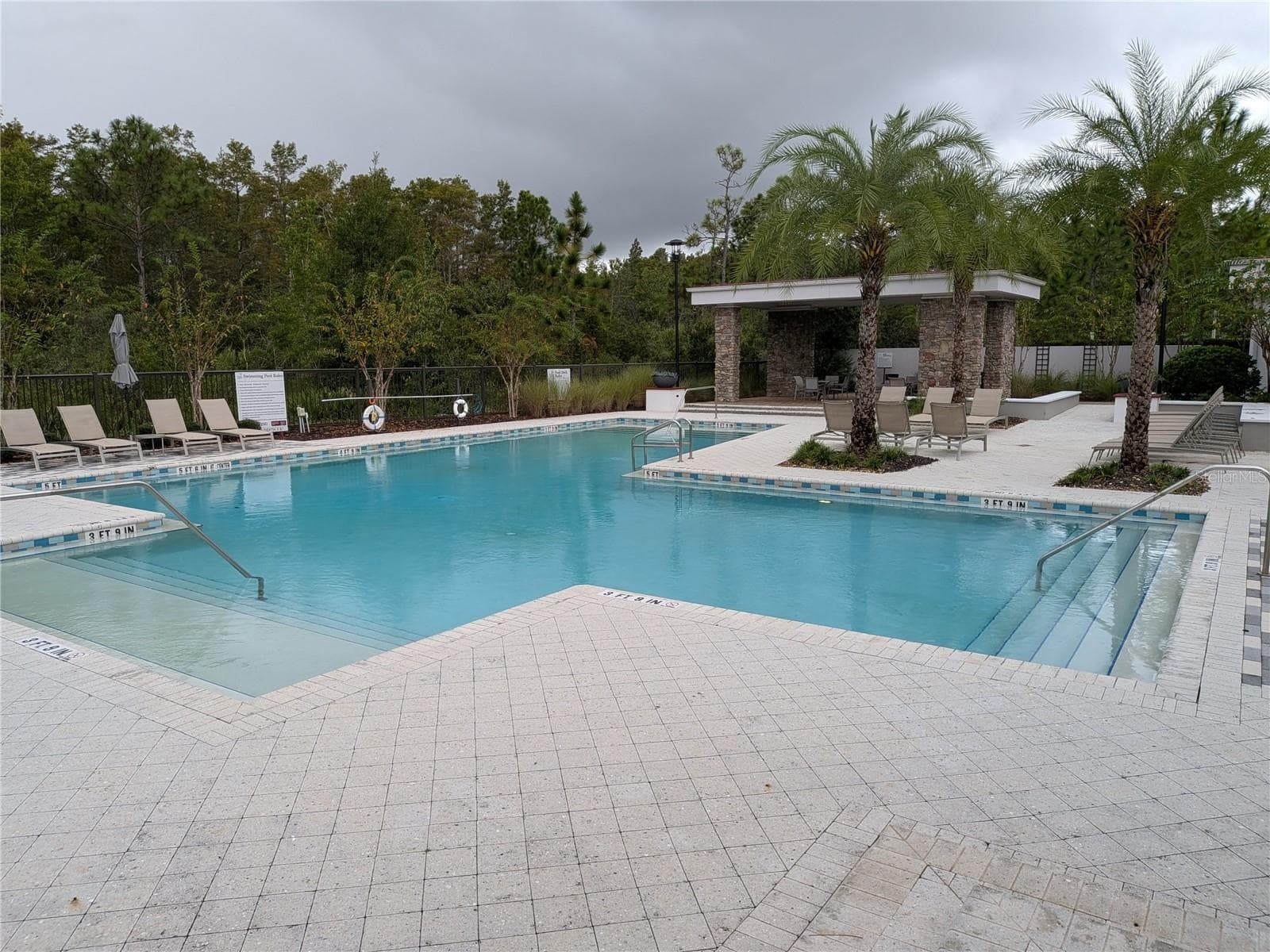 Resort style community pool - 14121 ALAFAYA OAK BND, ORLANDO