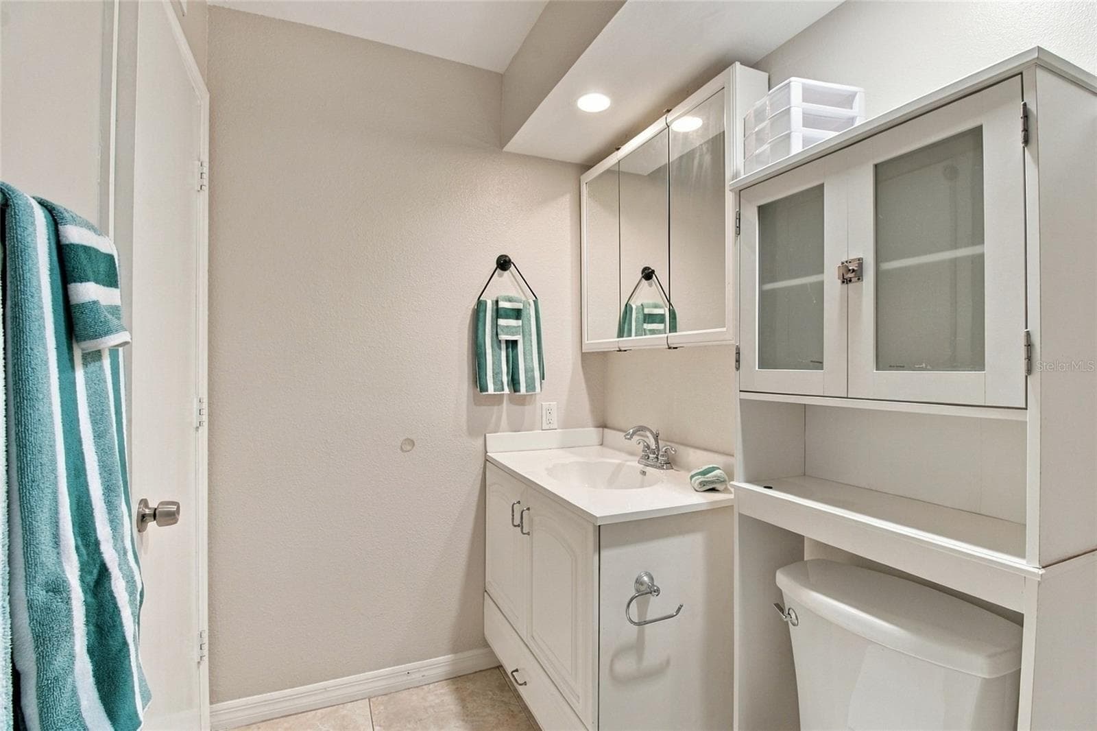 Hall Bath - 2511 DOLLY BAY DR #104, PALM HARBOR