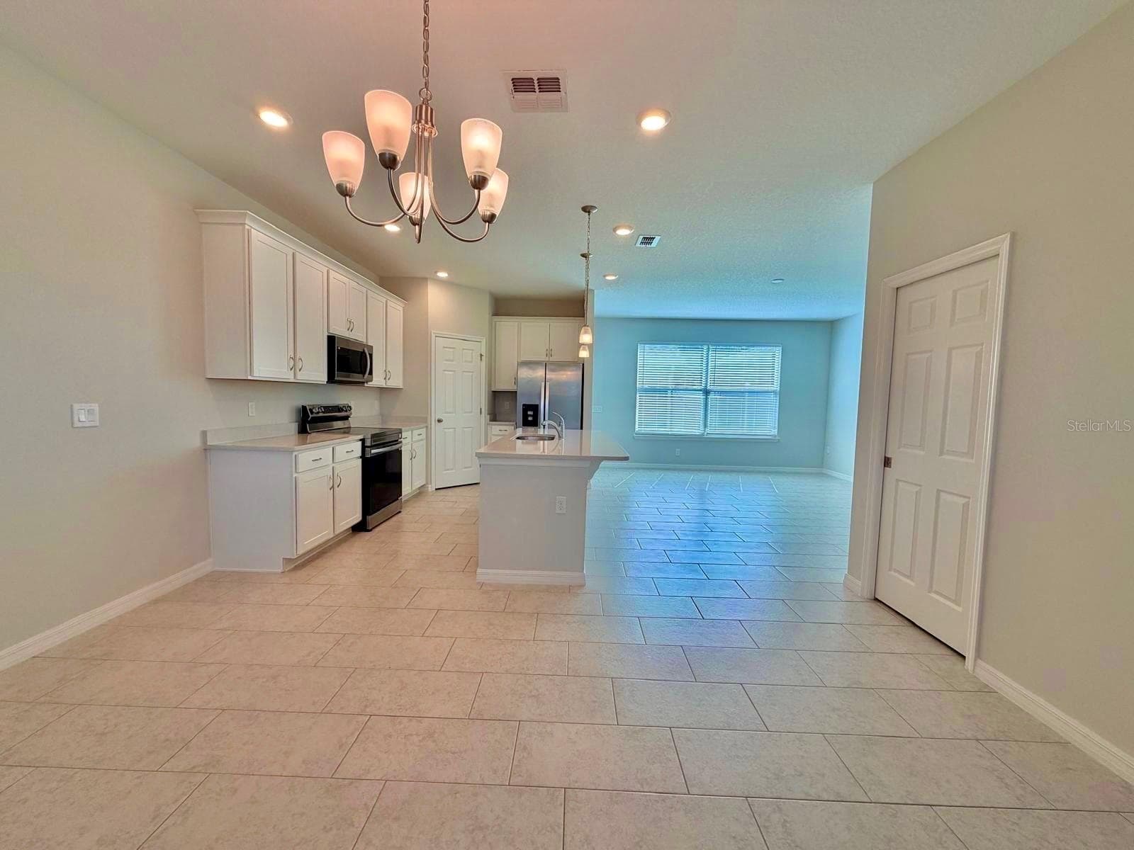 Townhouse at 5062 AVALON PARK BLVD, WESLEY CHAPEL, photo 4 of 35