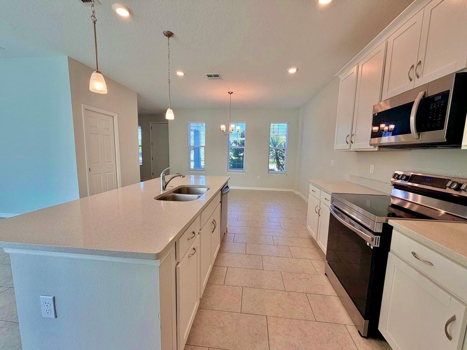 Townhouse at 5062 AVALON PARK BLVD, WESLEY CHAPEL, photo 6 of 35