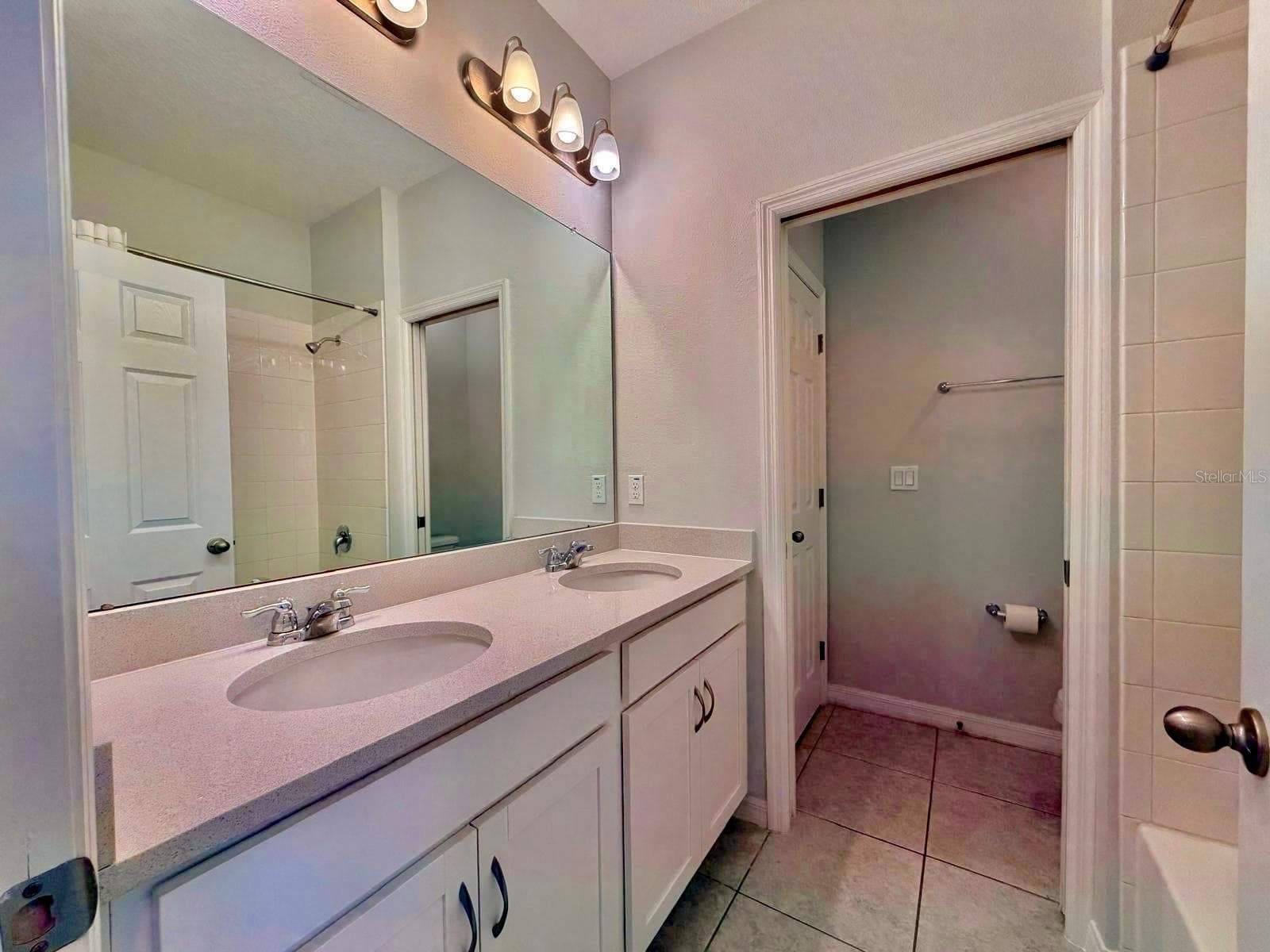 Townhouse at 5062 AVALON PARK BLVD, WESLEY CHAPEL, photo 14 of 35