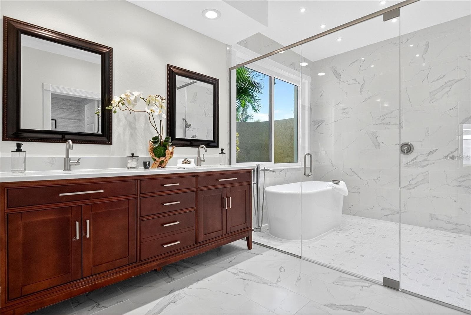 Single Family Residence at 3488 MISTLETOE LN, LONGBOAT KEY, photo 35 of 81