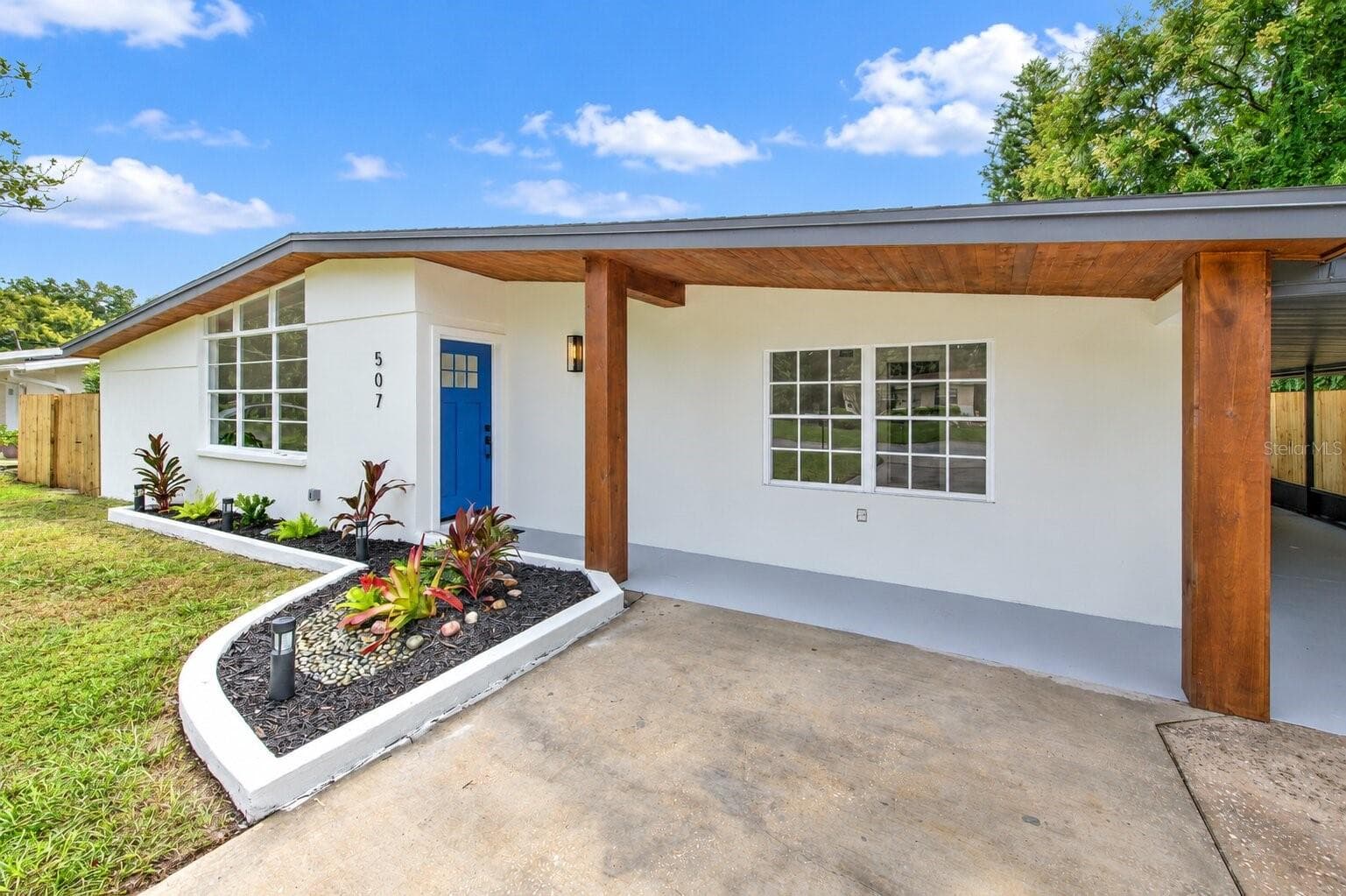 Single Family Residence at 507 SUTTON PL, BRANDON, photo 2 of 40