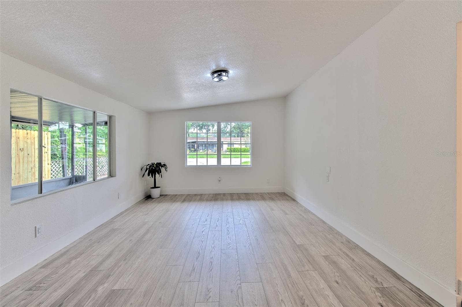 Single Family Residence at 507 SUTTON PL, BRANDON, photo 7 of 40
